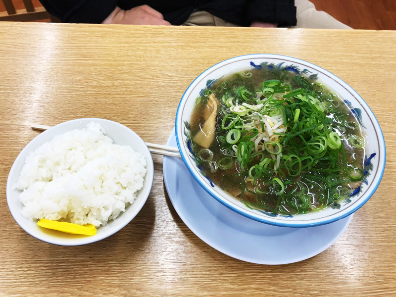 ラーメン天のしょう油ラーメンとライス