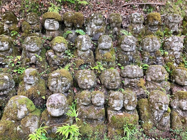 A large number of arhat statues