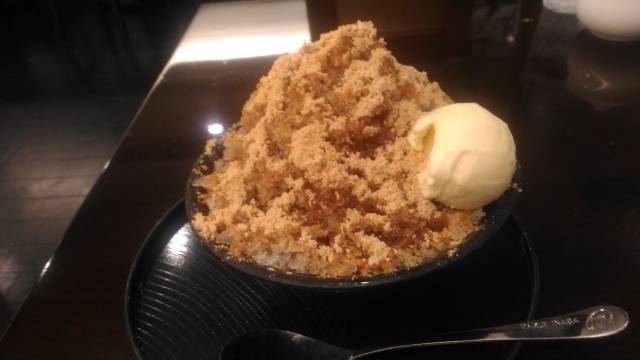 Black honey kinako shaved ice