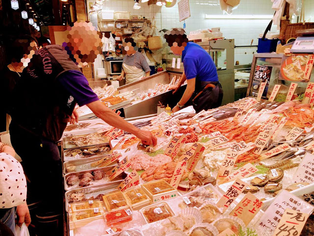 Lively fish shop