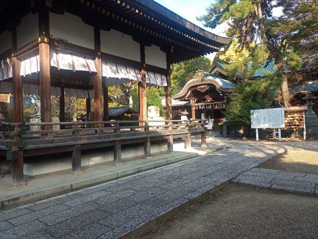 上御霊神社の境内