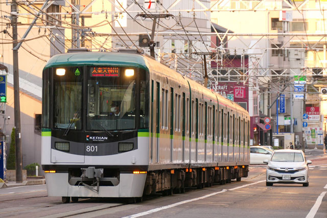 Keihan train 1