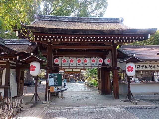 平野神社の門