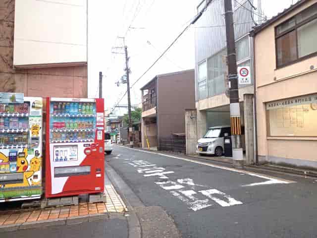 さらさ西陣へ行くための脇道。