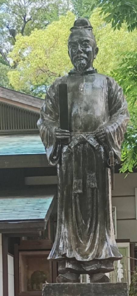 和気清麻呂像。