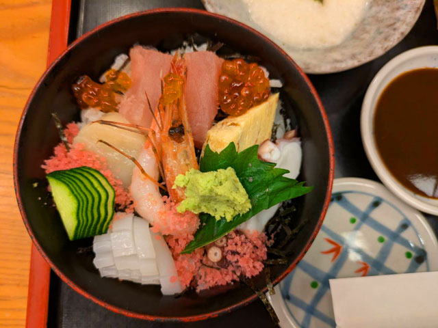 海鮮丼のお椀