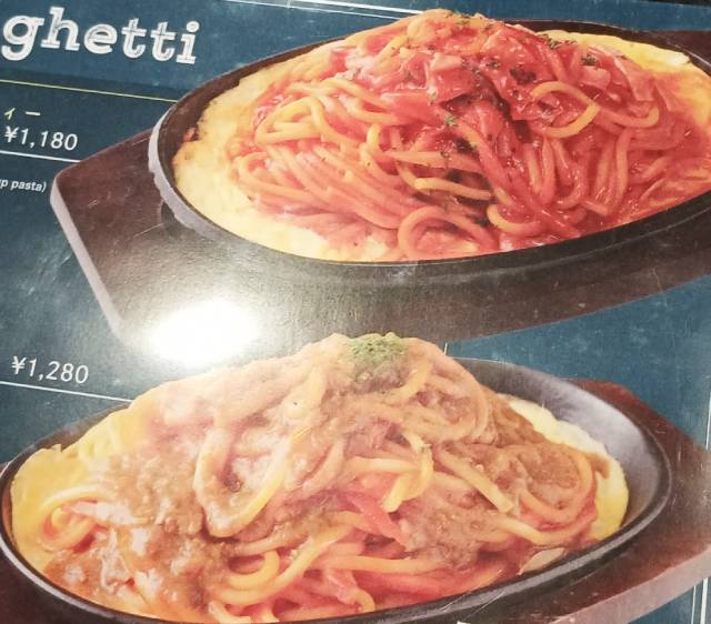 上：スパゲッティーナポリタン。 下：カレーナポリタン。