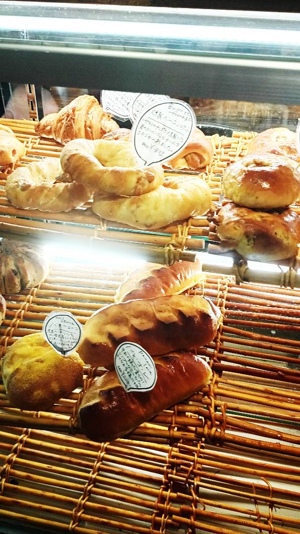 ショーケースのパン。