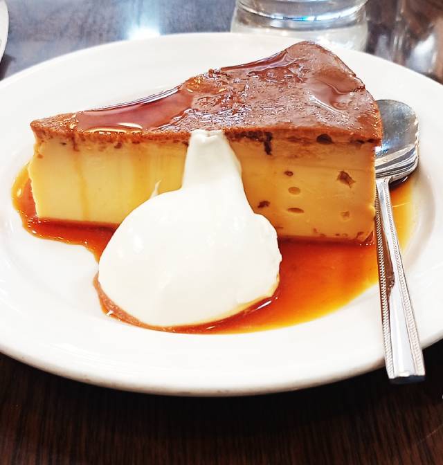 手作りラムプリン。