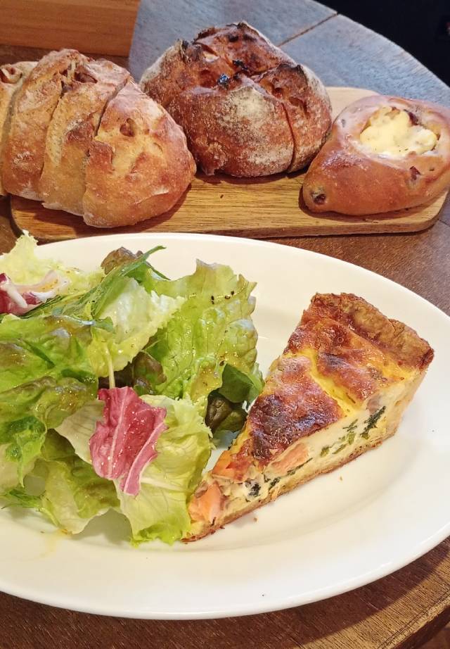 お昼のパンセット。