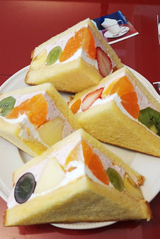 フルーツサンド。