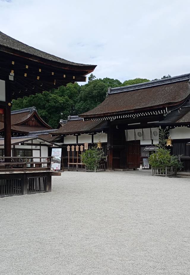 下鴨神社境内。