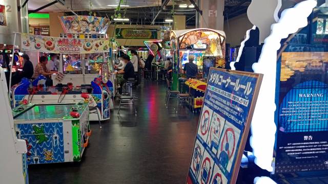 ゲームセンターの様子。