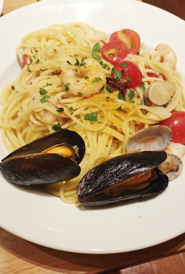 イタリア産カラスミと魚介のペペロンチーノ。